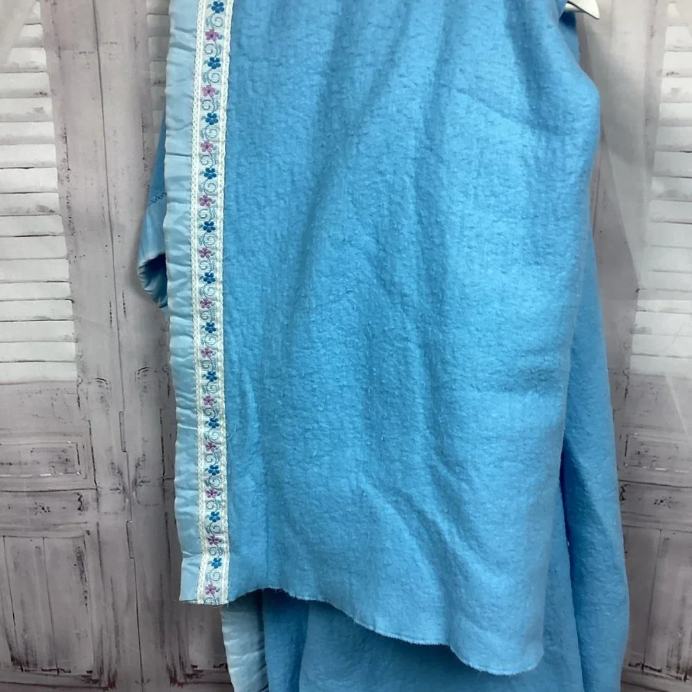 Sears Fiberwoven Blanket Blue w/ Embroidered Satin Trim 64